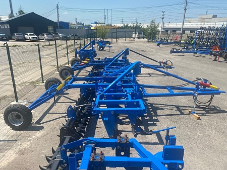 Плуг чизельный прицепной ПГ-5П-9 с шпоровыми катками  (ПЧ-4.5)